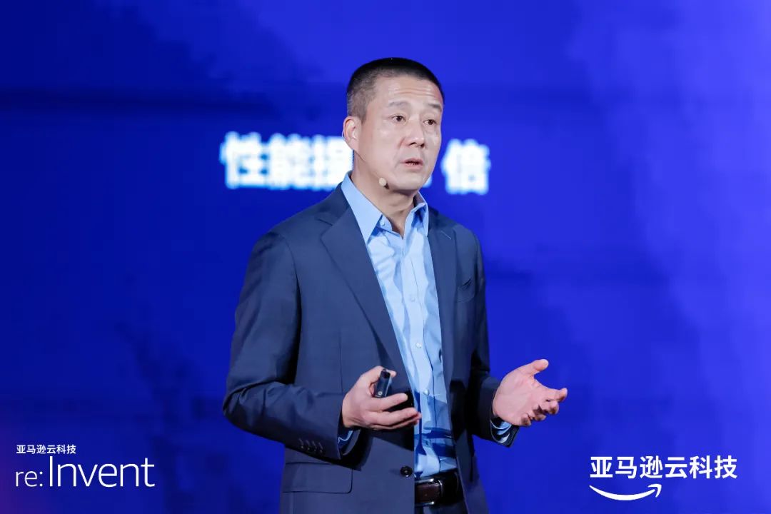 人工智能時代“三大件”：生成式AI、數(shù)據(jù)、云服務